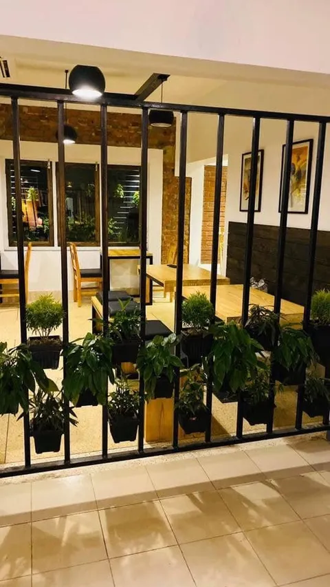 Pinewood Cafe + Kitchen - Image 1
