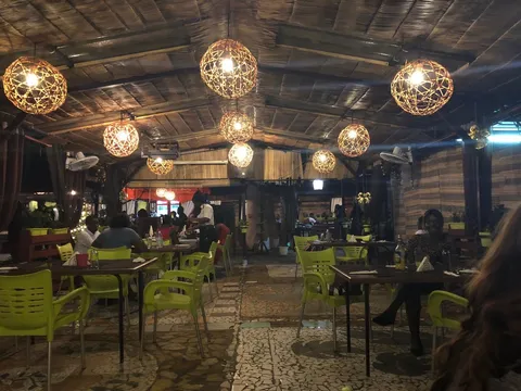 Les Perroquets Restaurant - Image 1
