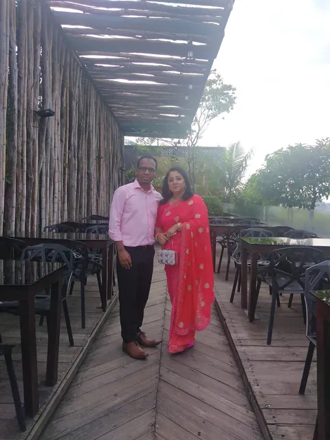 The Green Lounge - Image 1