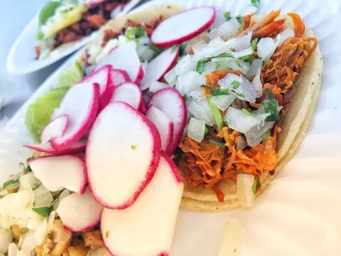 Leo's Tacos Truck - Image 1