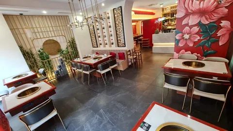 Chongqing Dezhuang Hot Pot - Image 1