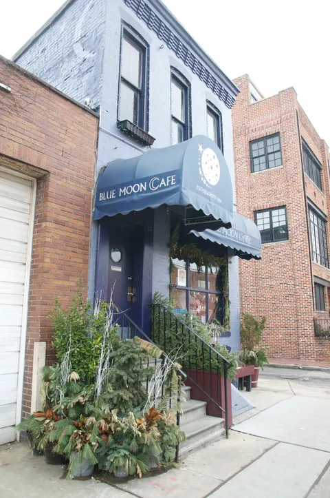 moon cafe - Image 1