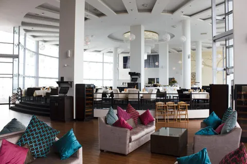 Akemi Revolving Restaurant - Image 1