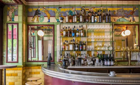 Clown Bar - Image 1