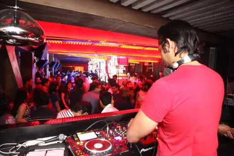 Mr Cafe (The Sky Lounge) - Image 1