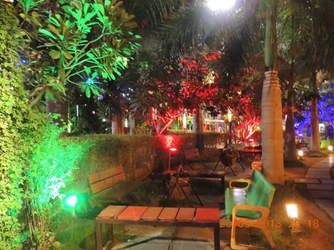 De' Villa Garden Restro Lounge - Image 1