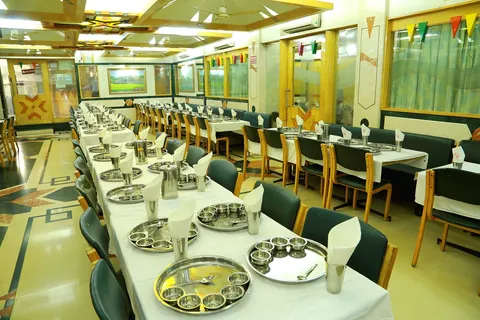 Hotel Shreyas - Image 1