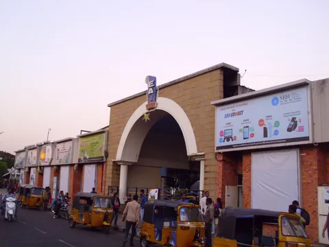 Eat Street - Image 1