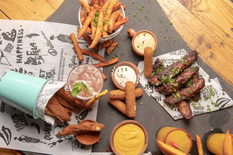 Mama Rocks Burgers - Image 1