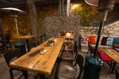 Niki Restaurant - Image 1