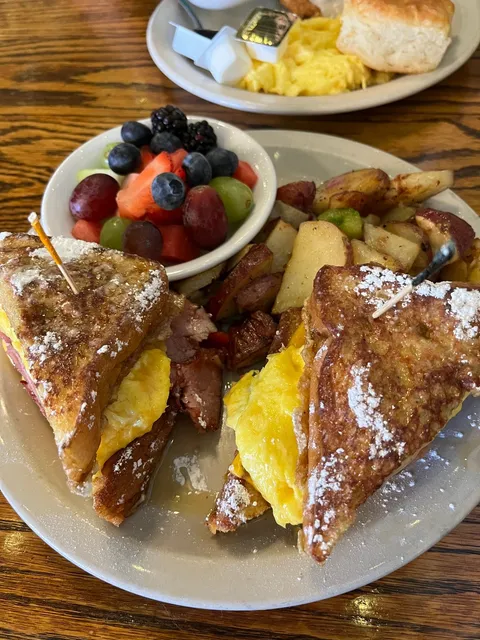 Manuel’s Tavern - Image 1