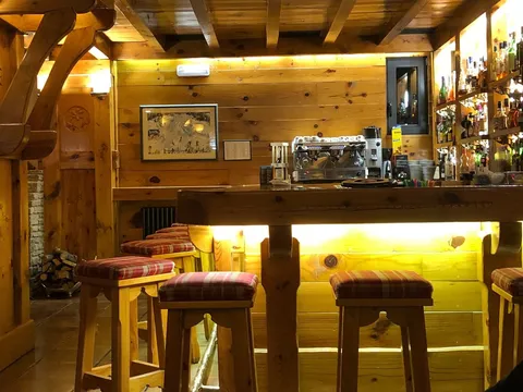  Hotel Rutllan - Image 1