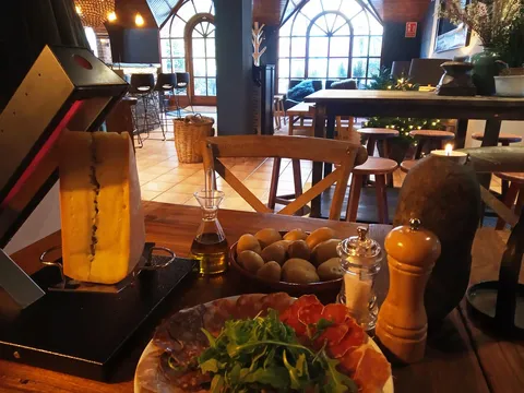  Lamont Restaurant - Image 1