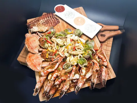  Sardina Seafood Restaurant - Image 1