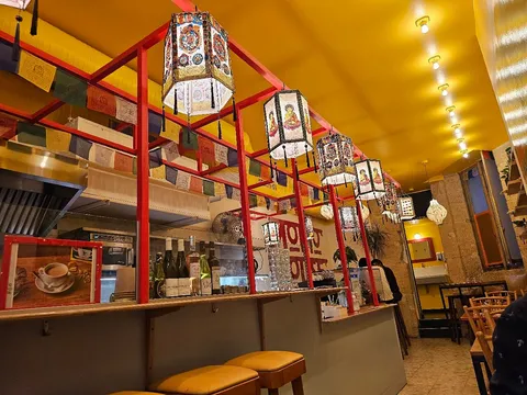  MOMO HOUSE - Image 1